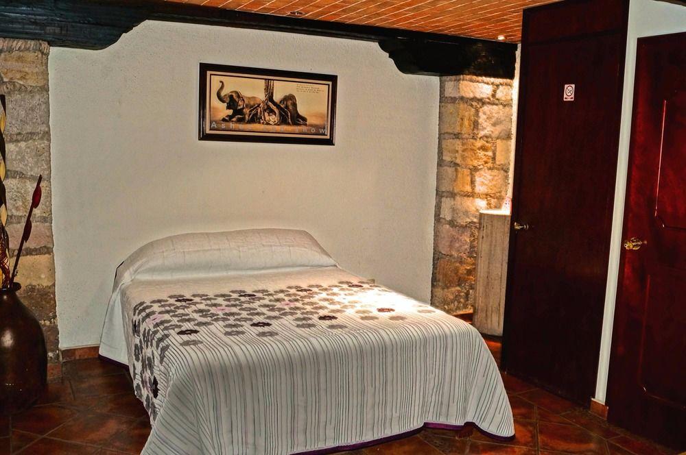 Hotel Meson De Los Remedios Morelia Exterior photo