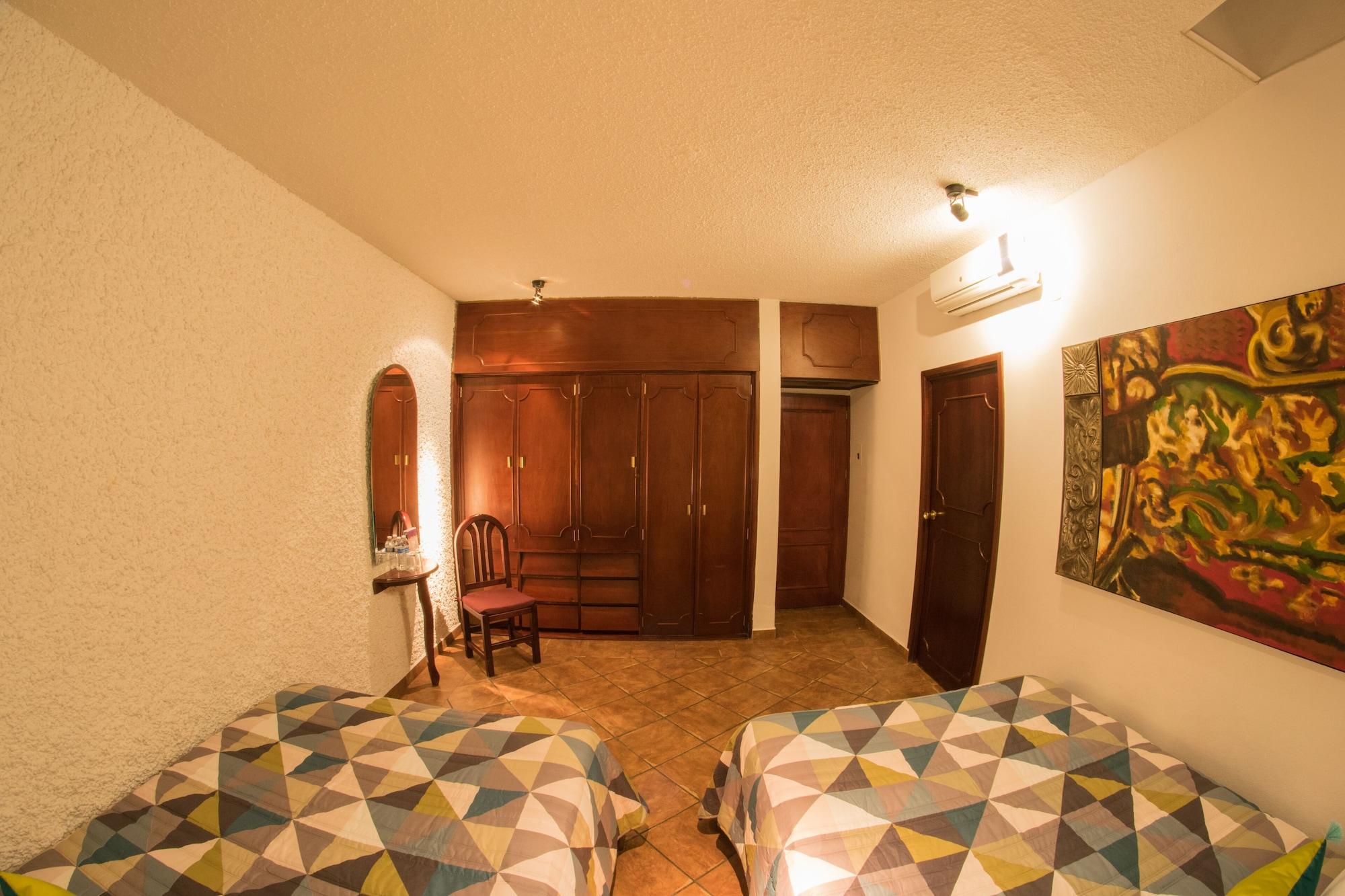 Hotel Meson De Los Remedios Morelia Exterior photo