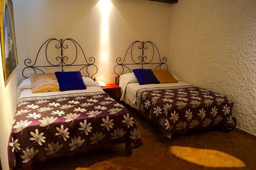Hotel Meson De Los Remedios Morelia Exterior photo