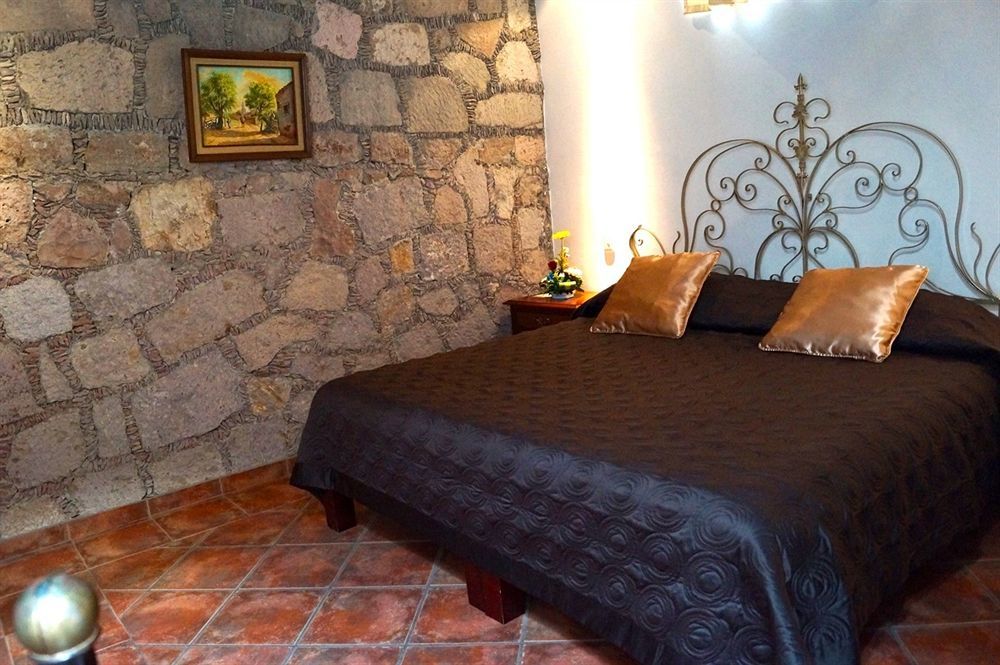 Hotel Meson De Los Remedios Morelia Exterior photo