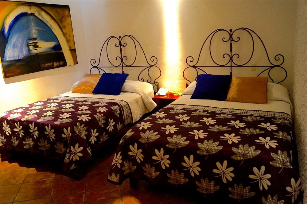 Hotel Meson De Los Remedios Morelia Exterior photo