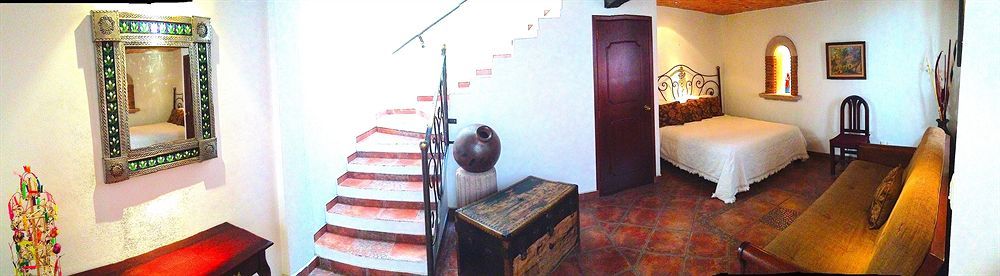 Hotel Meson De Los Remedios Morelia Exterior photo