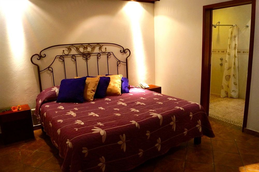 Hotel Meson De Los Remedios Morelia Exterior photo