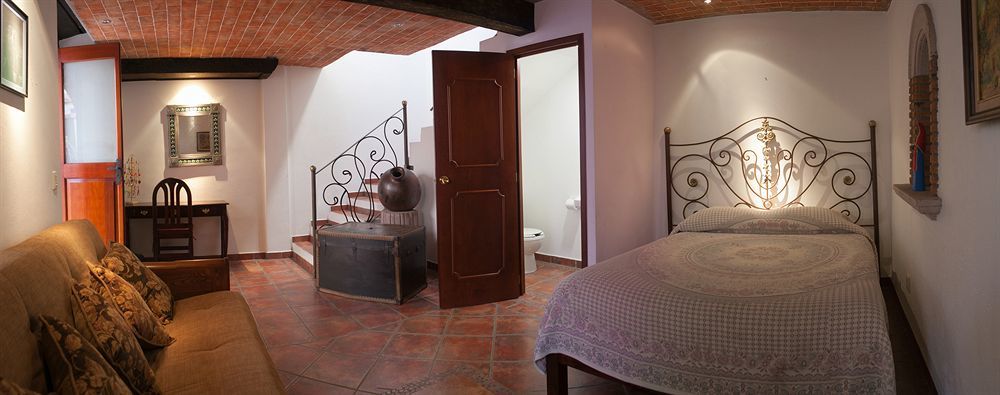 Hotel Meson De Los Remedios Morelia Exterior photo
