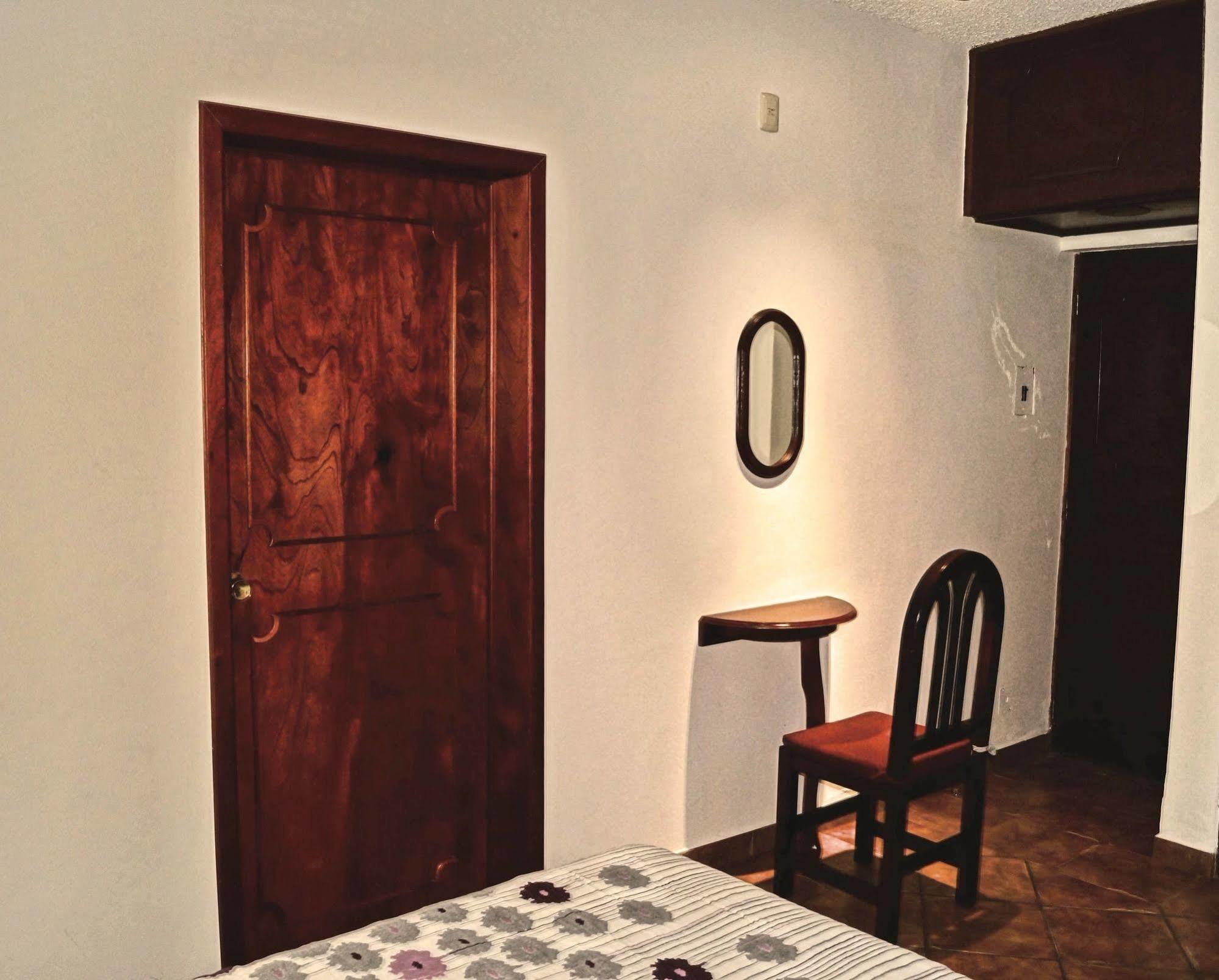 Hotel Meson De Los Remedios Morelia Exterior photo